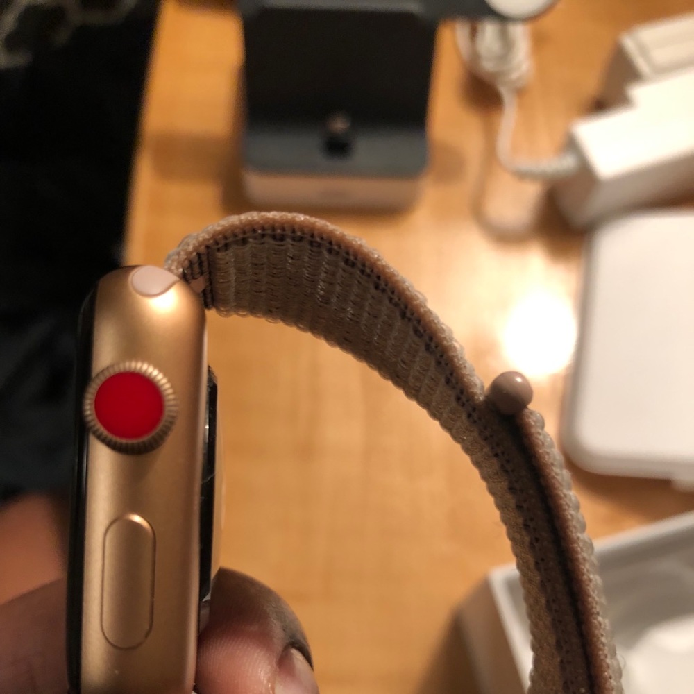 Apple Watch Series 3 GPS + Cellular 42MM - Picture 5 of 8